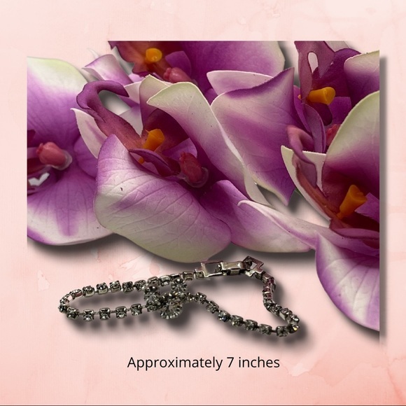 Mickey Mouse Crystal Fashion Bracelet - 7 Inches (EUC) - Picture 2 of 3